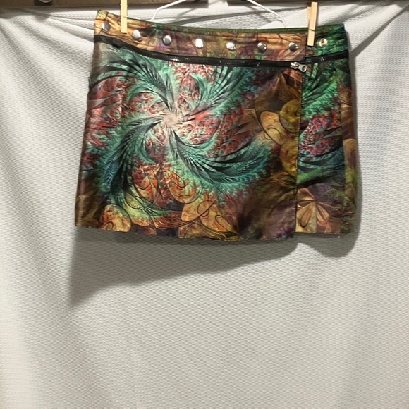 Elegant Green Floral Mini Skirt reversible - Picture 7 of 10